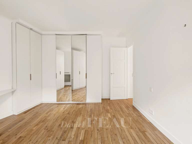 Appartement Paris 16e - 3 chambres - 111m²