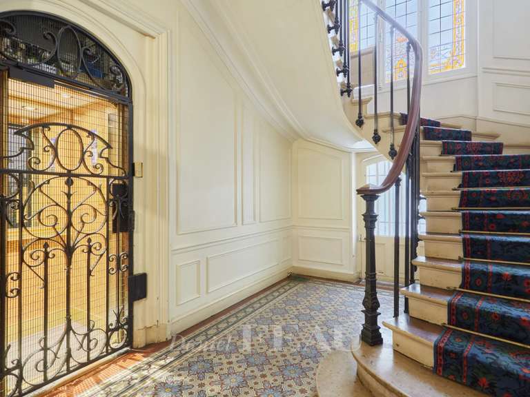 Appartement Paris 16e - 4 chambres - 159m²