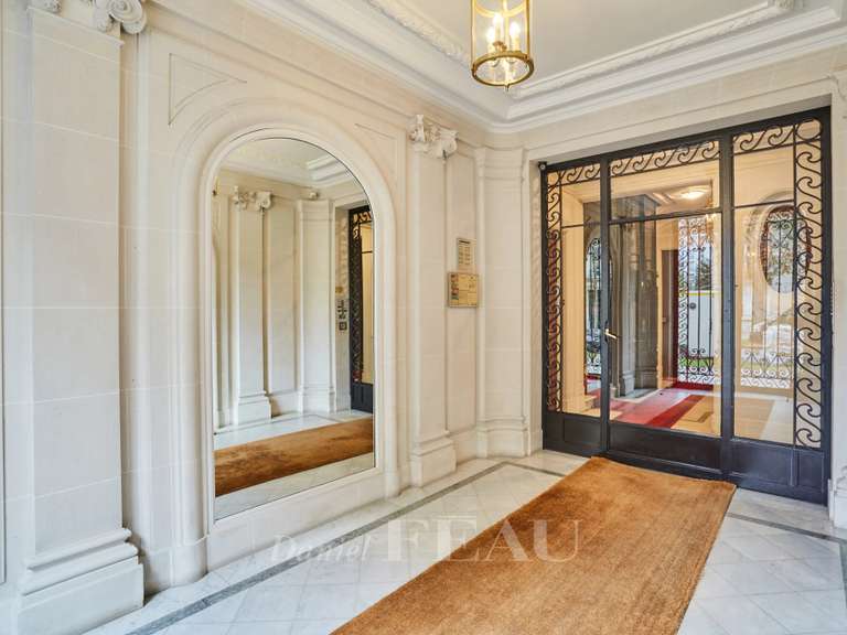 Appartement Paris 7e - 2 chambres - 111m²
