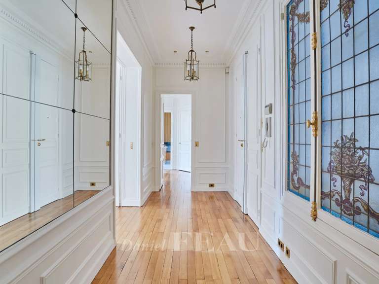 Appartement Paris 7e - 2 chambres - 111m²