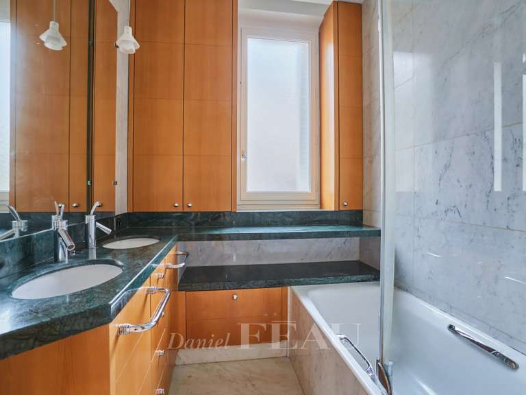 Appartement Paris 7e - 2 chambres - 111m²