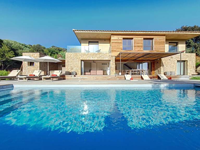 Maison Porto-Vecchio - 4 chambres - 200m²