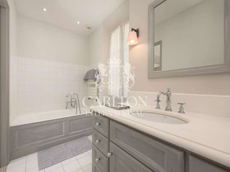 House Châteauneuf-Grasse - 5 bedrooms - 300m²