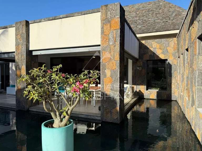 Maison Vergèze - 4 chambres - 495m²
