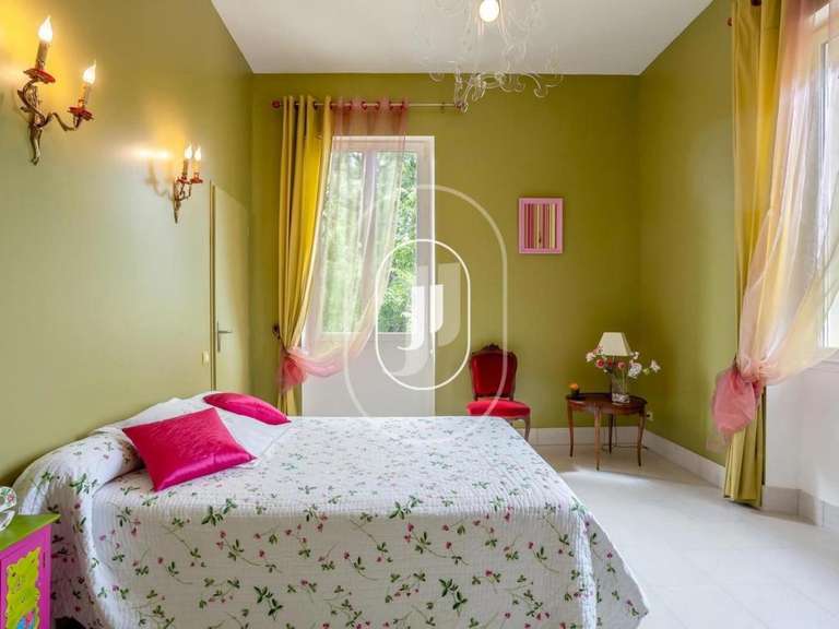 Maison Pernes-les-Fontaines - 4 chambres - 550m²