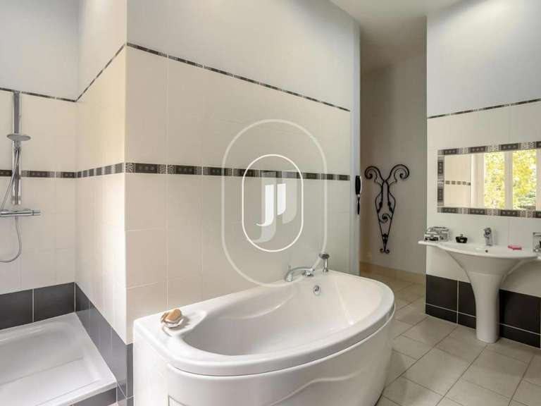 Maison Pernes-les-Fontaines - 4 chambres - 550m²