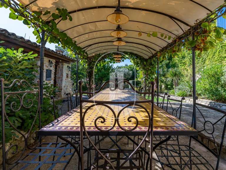 House Montignargues - 7 bedrooms - 210m²