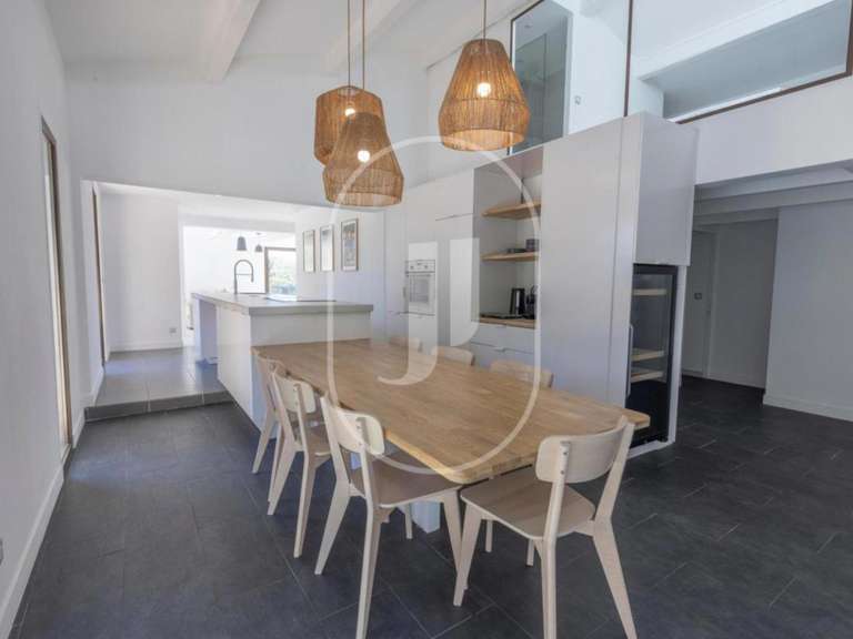 Maison Eygalières - 4 chambres - 182m²