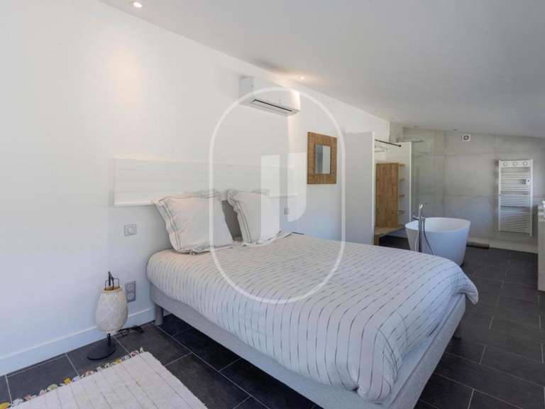 Maison Eygalières - 4 chambres - 182m²