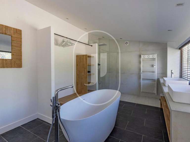 Maison Eygalières - 4 chambres - 182m²