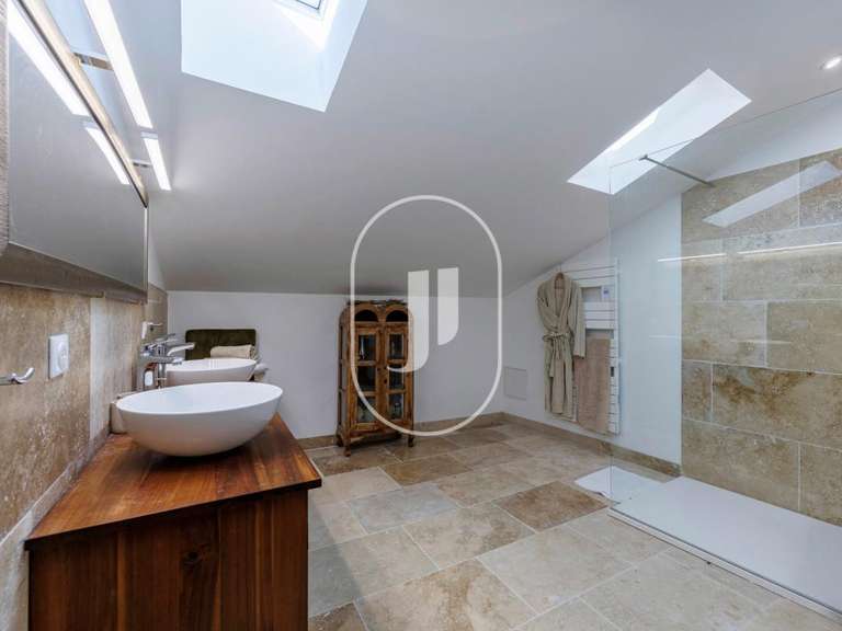 Maison Grignan - 8 chambres - 780m²