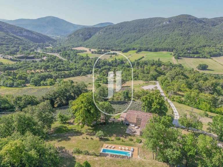 Maison La Bégude-de-Mazenc - 5 chambres - 356m²