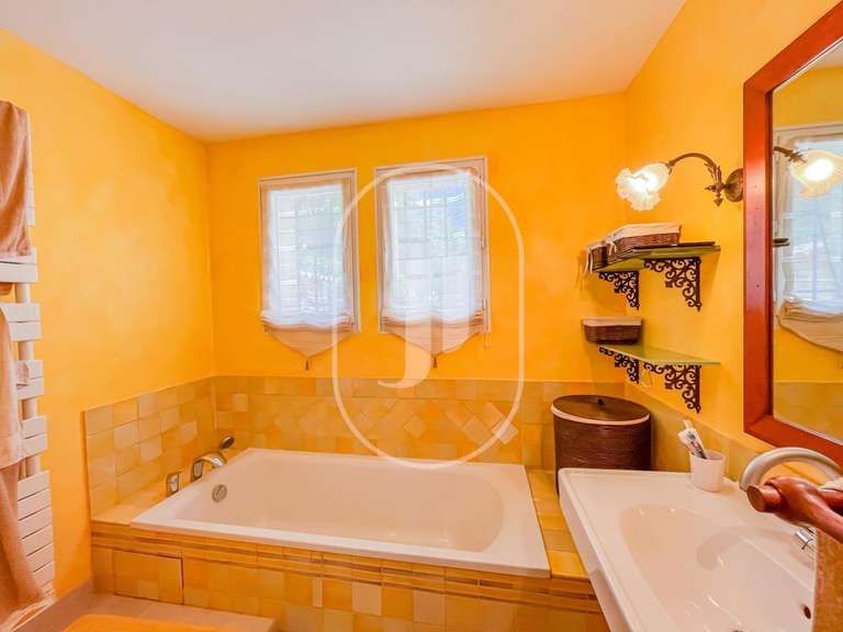 Maison Vaison-la-Romaine - 4 chambres - 223m²