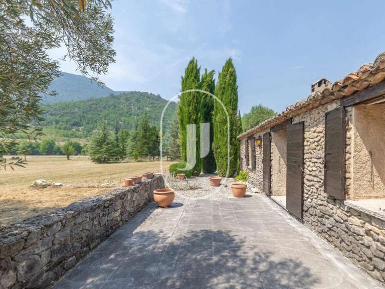 Maison Montbrun-les-Bains - 4 chambres - 315m²
