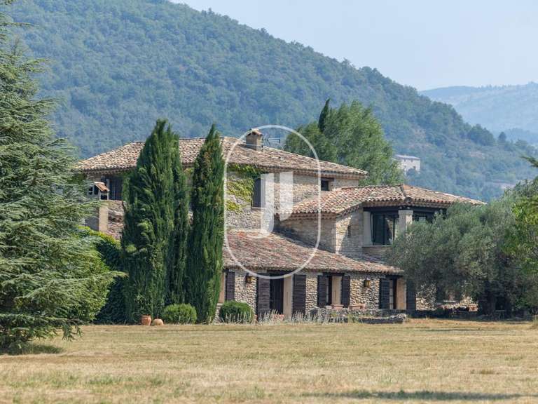 Maison Montbrun-les-Bains - 4 chambres - 315m²