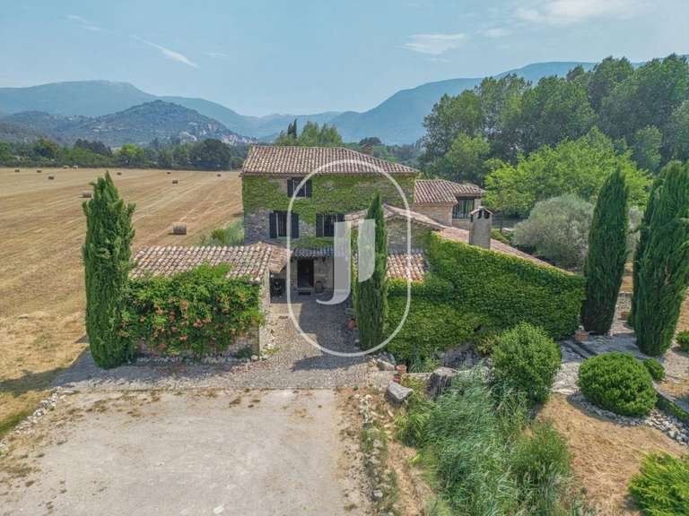Maison Montbrun-les-Bains - 4 chambres - 315m²