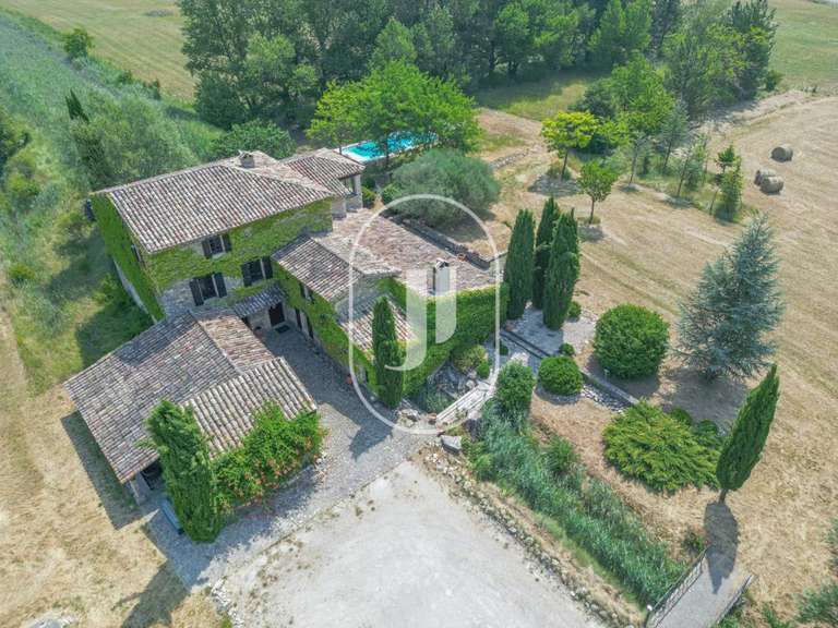 Maison Montbrun-les-Bains - 4 chambres - 315m²