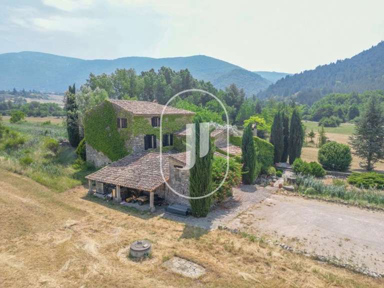 Maison Montbrun-les-Bains - 4 chambres - 315m²