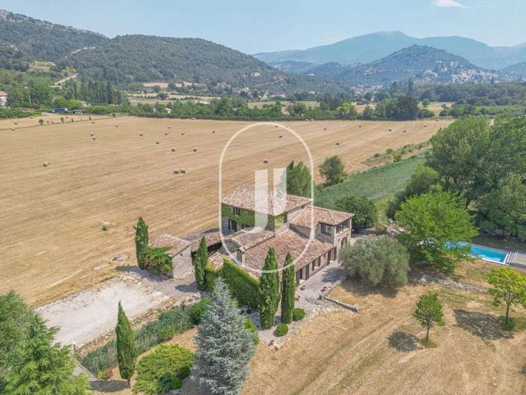 Maison Montbrun-les-Bains - 4 chambres - 315m²