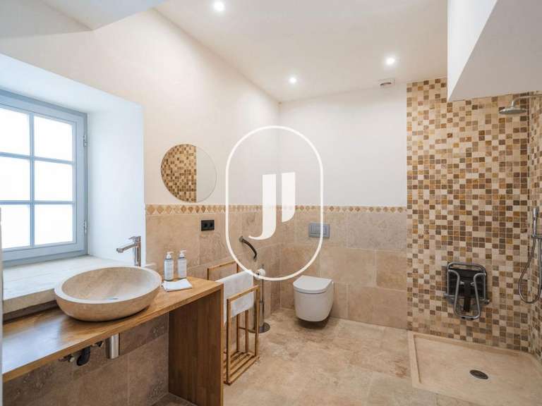 Maison Grignan - 9 chambres - 1000m²