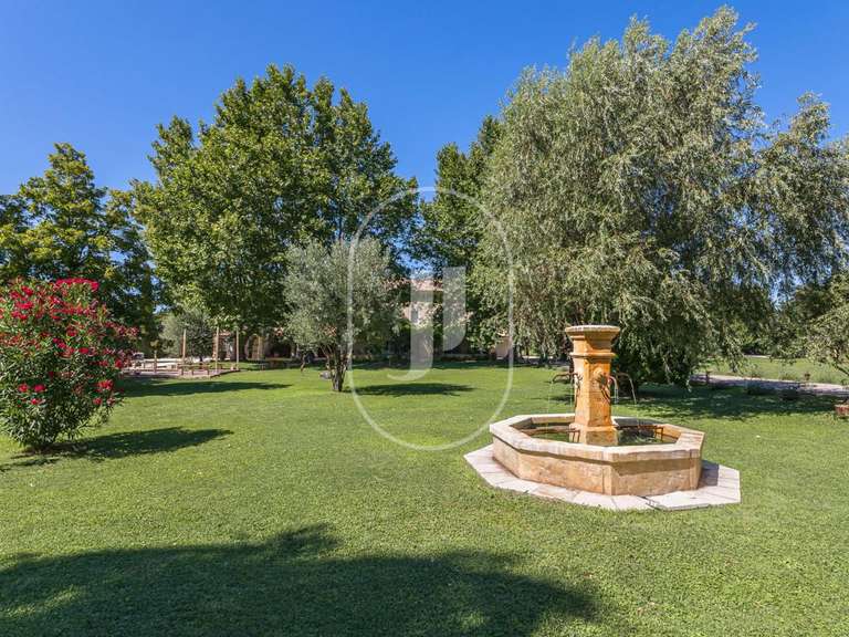 Maison Pernes-les-Fontaines - 6 chambres - 303m²