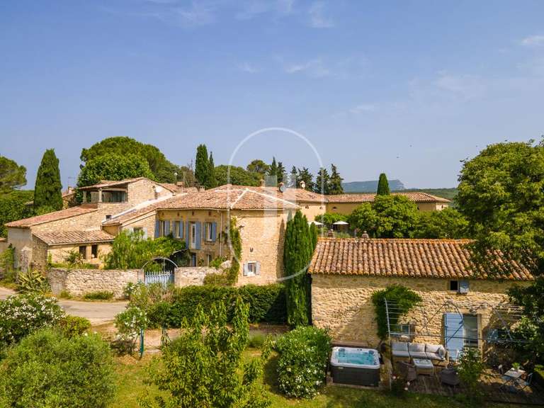 Maison Aigaliers - 4 chambres - 220m²