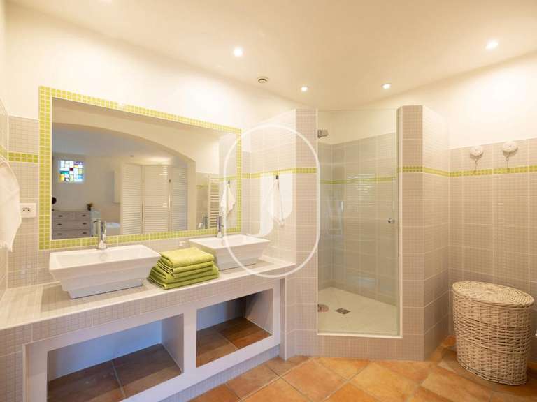 Maison Roaix - 5 chambres - 295m²