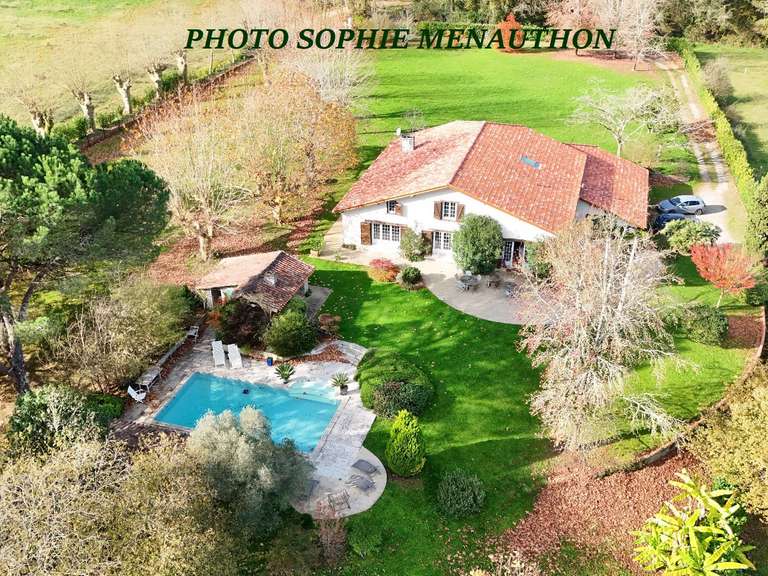 Bien atypique Saint-Martin-de-Seignanx - 8 chambres - 292m²