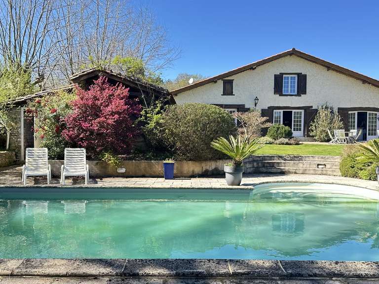 Bien atypique Saint-Martin-de-Seignanx - 8 chambres - 292m²