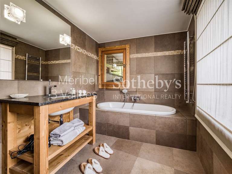 Chalet Meribel-les-allues - 6 bedrooms - 370m²