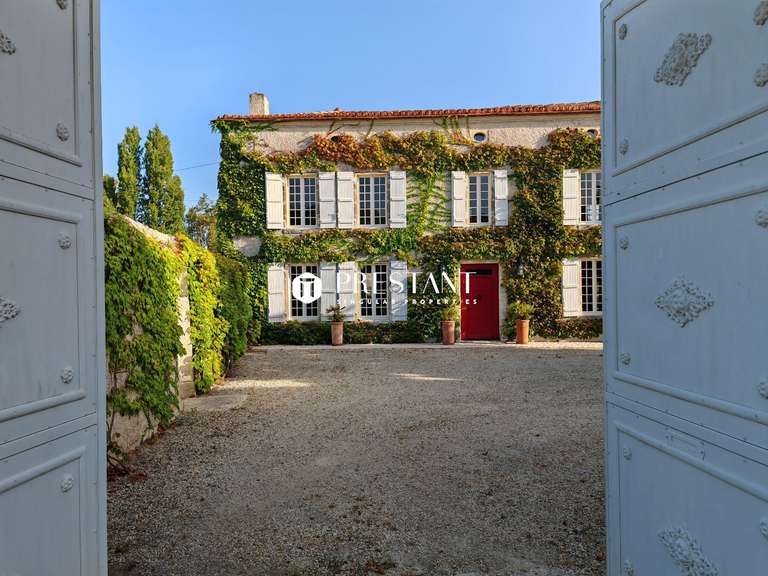 House Angoulême - 7 bedrooms - 310m²