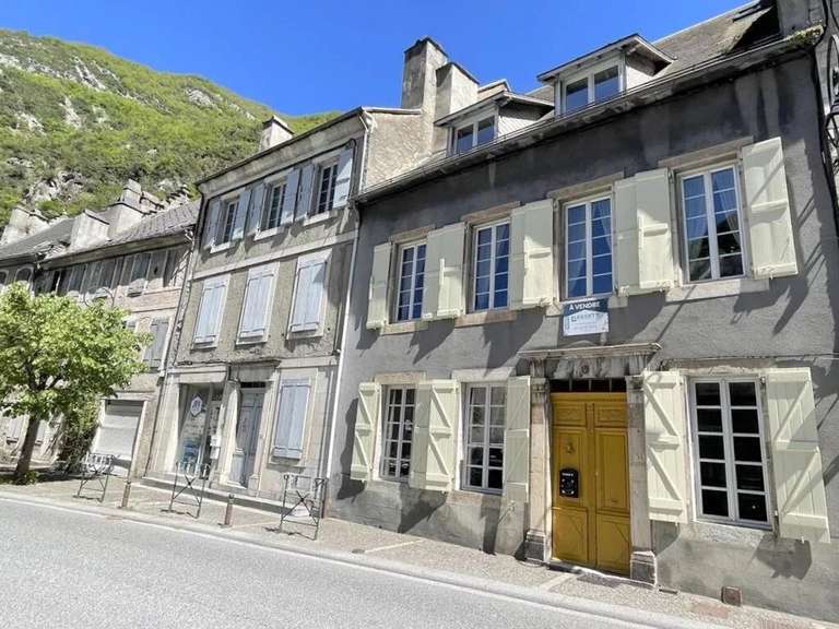 Maison Saint-Béat-Lez - 3 chambres - 184m²