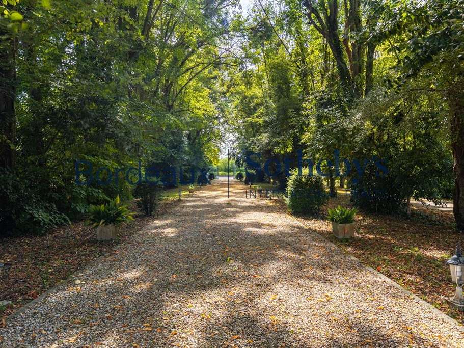 Property Latresne