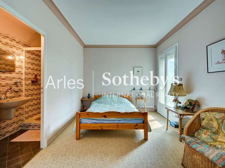 Maison Saint-Martin-de-Crau - 5 chambres - 330m²
