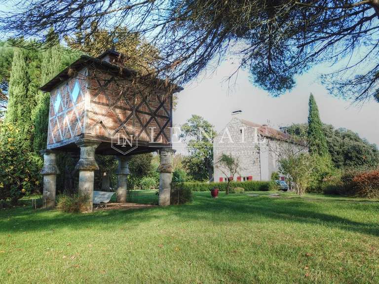 Manor Agen - 5 bedrooms - 400m²