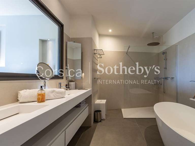 House Bonifacio - 5 bedrooms - 350m²