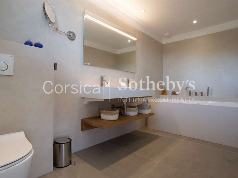 House Bonifacio - 5 bedrooms - 350m²