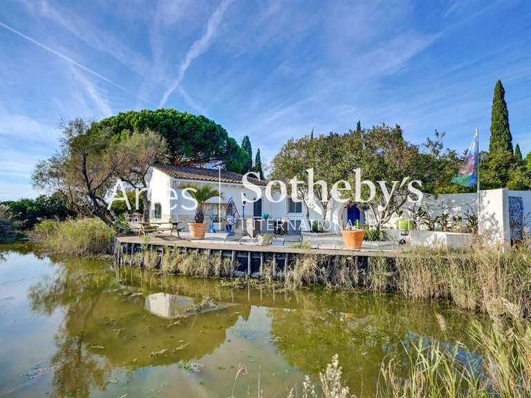 Maison Saintes-Maries-de-la-Mer - 7 chambres - 323m²
