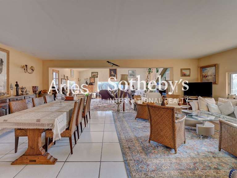 Maison Saintes-Maries-de-la-Mer - 7 chambres - 323m²