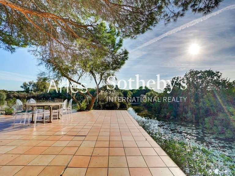 Maison Saintes-Maries-de-la-Mer - 7 chambres - 323m²