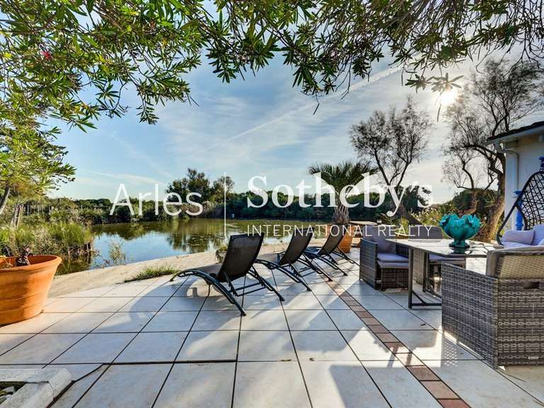 Maison Saintes-Maries-de-la-Mer - 7 chambres - 323m²
