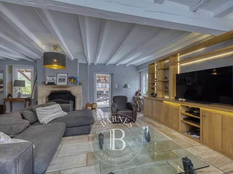 Propriété Saint-Genis-Pouilly - 453m²