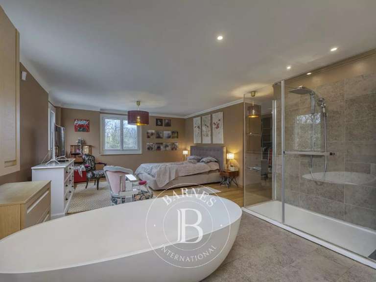 Propriété Saint-Genis-Pouilly - 453m²