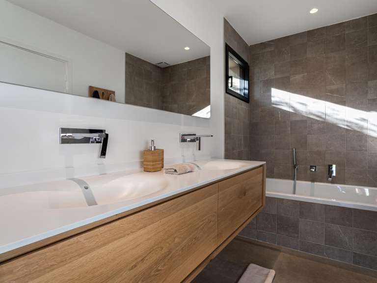 House Bonifacio - 4 bedrooms - 300m²