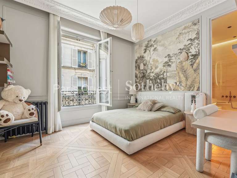 Appartement Paris 16e - 3 chambres - 194m²