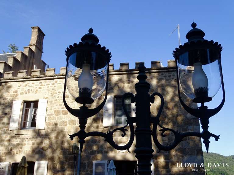 Château Lamastre - 19 chambres - 1000m²