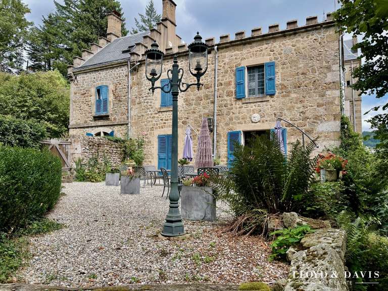 Château Lamastre - 19 chambres - 1000m²