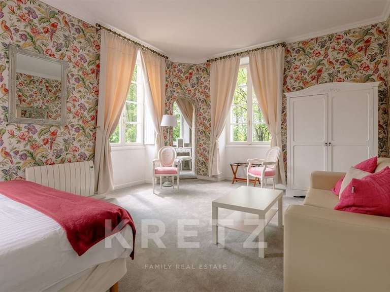 Castle Montignac - 42 bedrooms - 2340m²