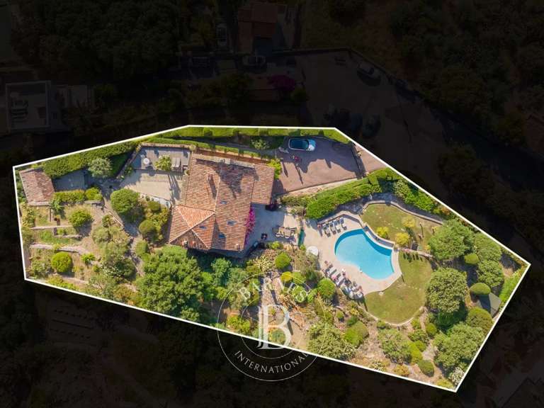 Villa with Sea view Mandelieu-la-Napoule - 5 bedrooms - 180m²