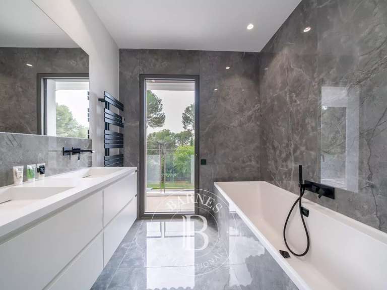 Villa Saint-Raphaël - 4 bedrooms - 170m²